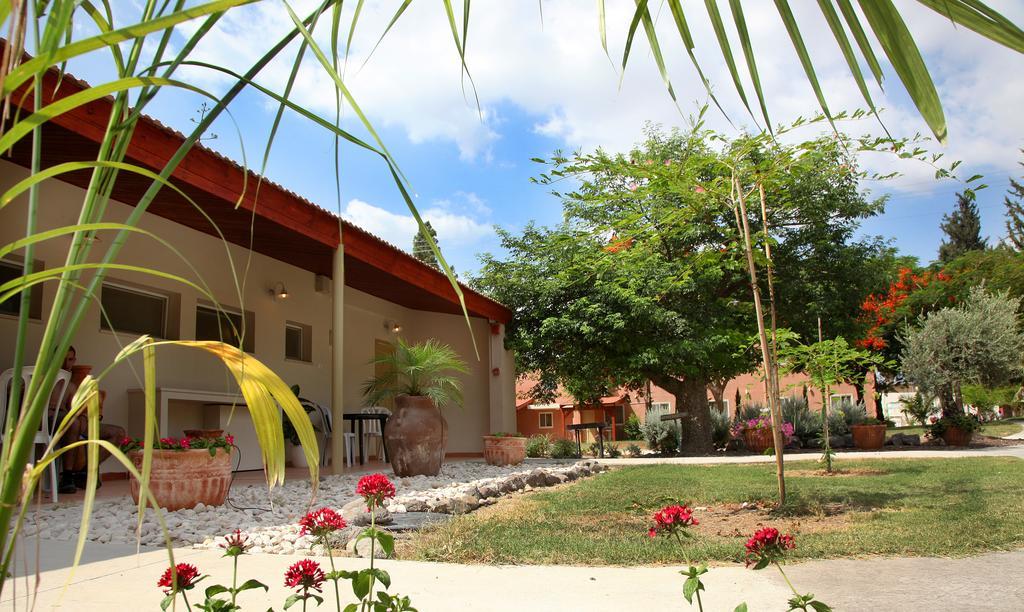 Shaar Hagolan Kibbutz Country Lodging Exterior foto